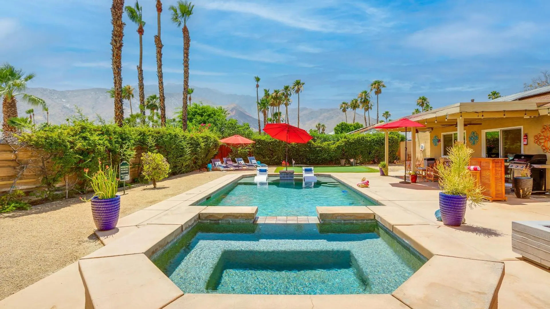 Private Pool And Putting Green Palm Springs Home!